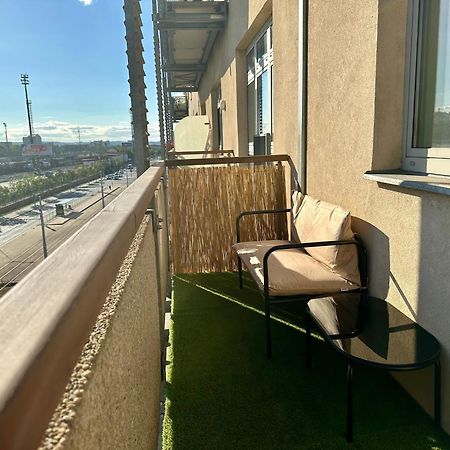 Apartment Ceskomoravska - O2 Arena Prag Exteriör bild